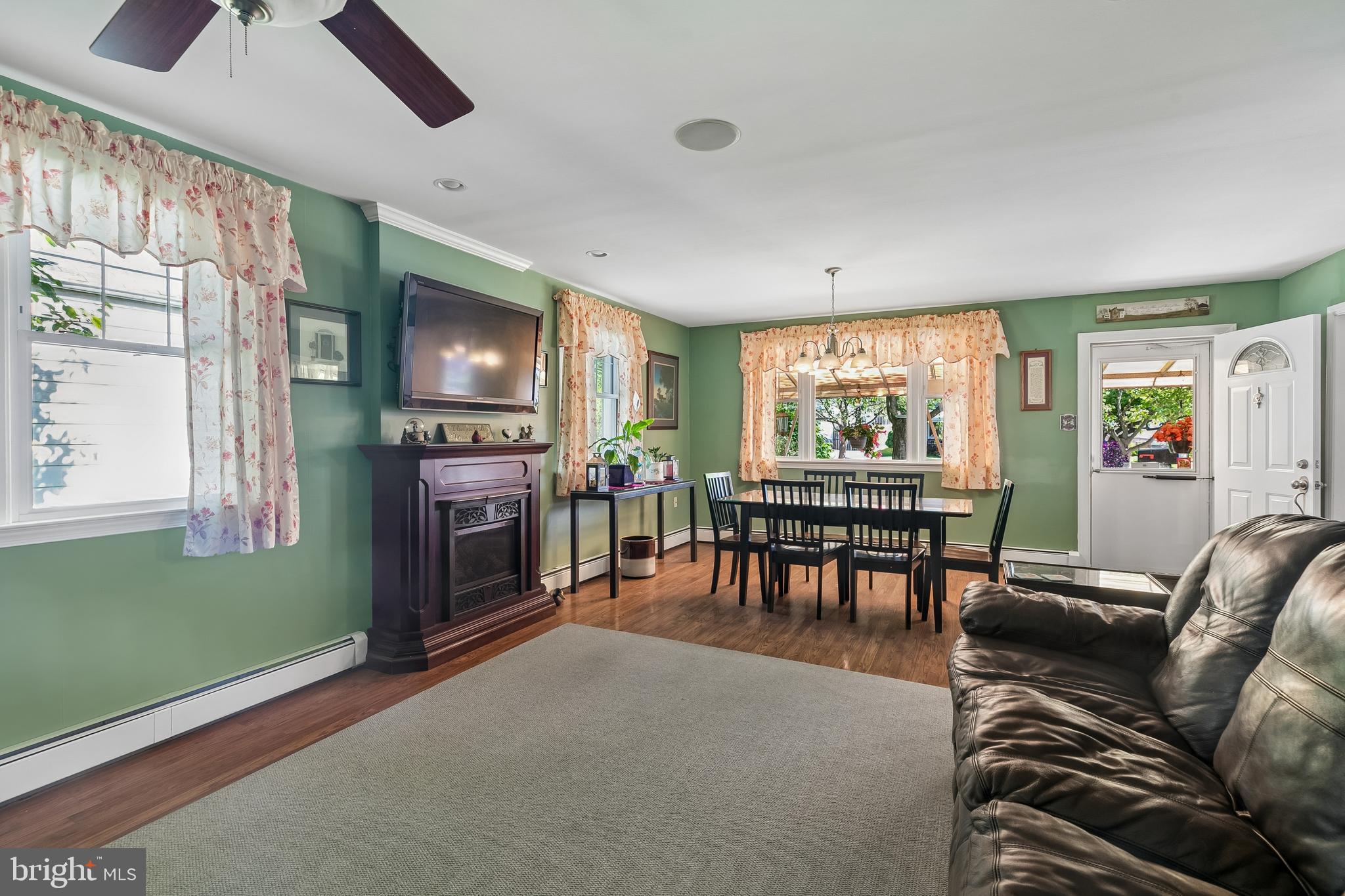 FOX CHASE - Residential
