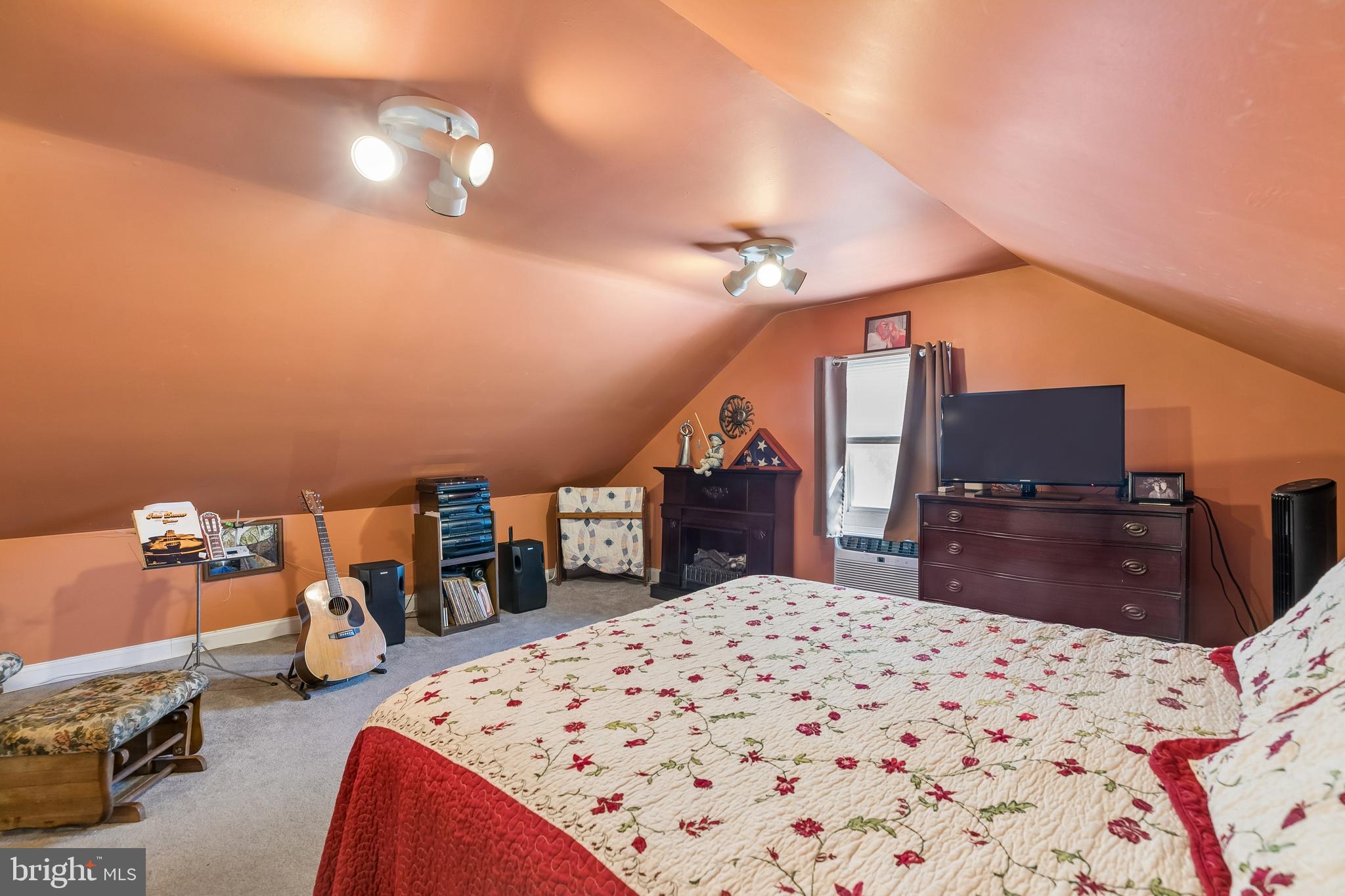 FOX CHASE - Residential