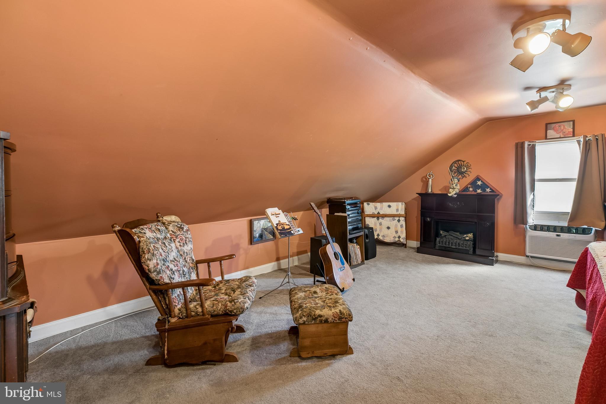 FOX CHASE - Residential