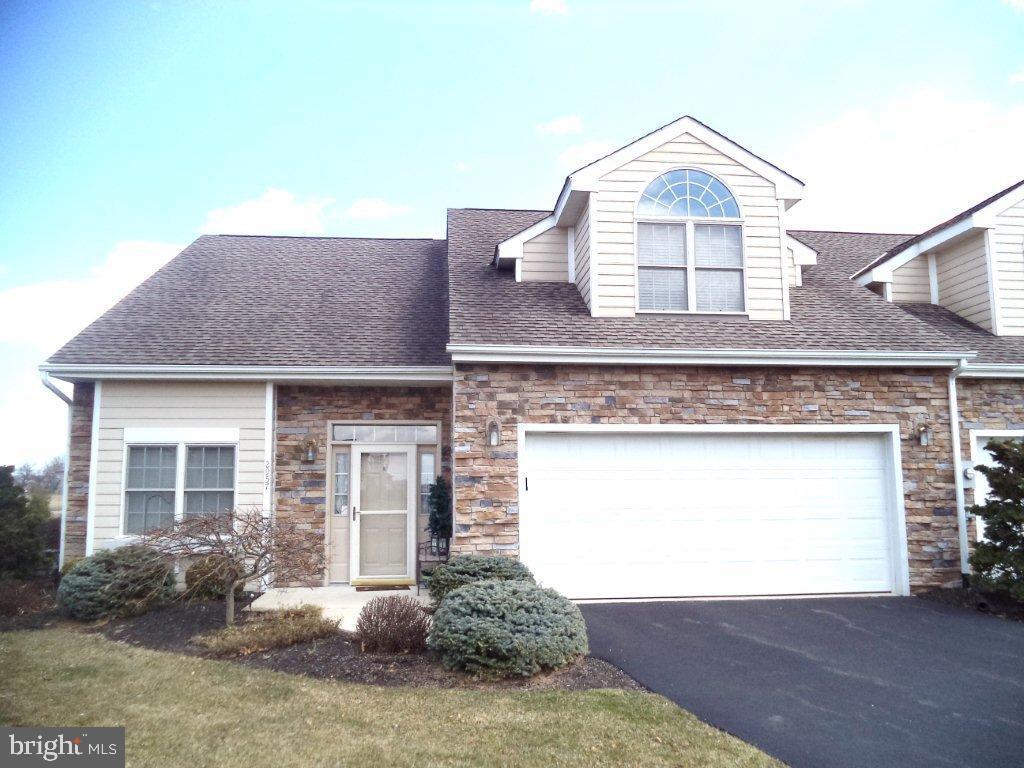 End-unit w/ Sunroom w/ solar blinds, private patio, 1st flr living w/ MBR suite w/ WIC & 4ft shower, 1st flr LAU, EIK & formal dining area, central vac, LR w/ cathedral ceiling, 2nd flr BRS w/ WIC, OFC, lovely decor, convenient location.