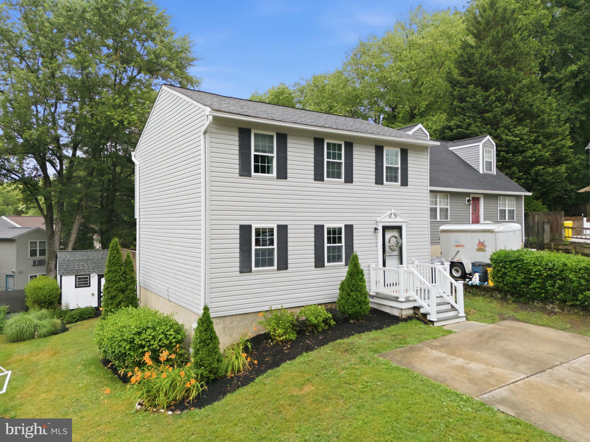 OLD COUNTY ESTATES - Residential