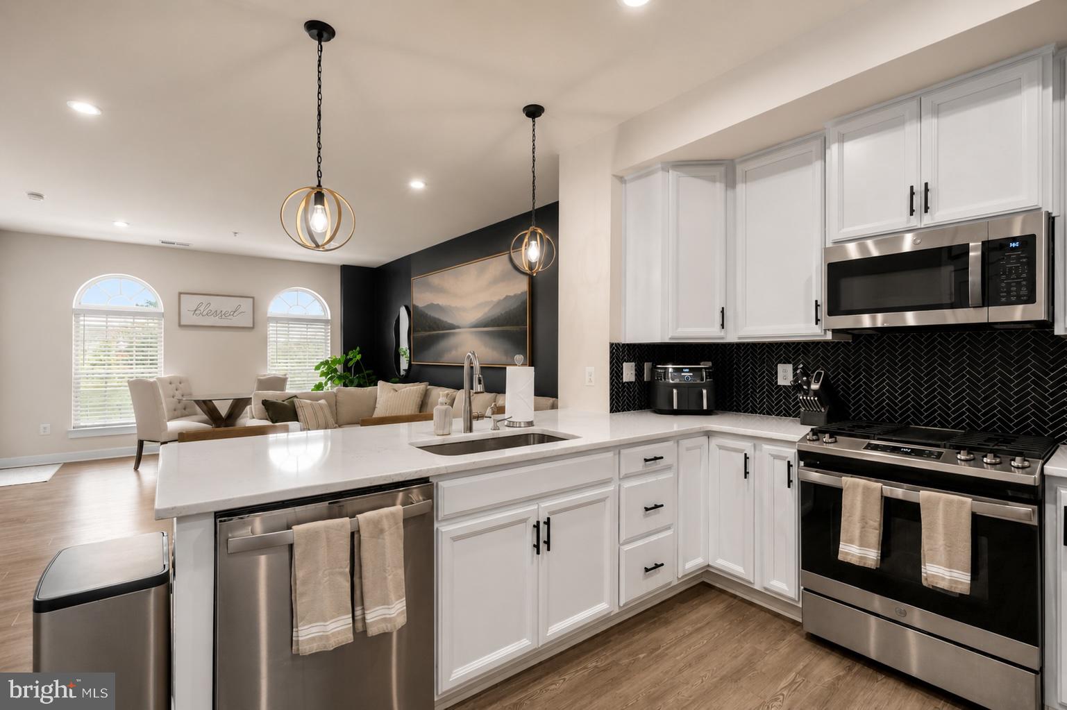 OAKDALE VILLAGE - Residential