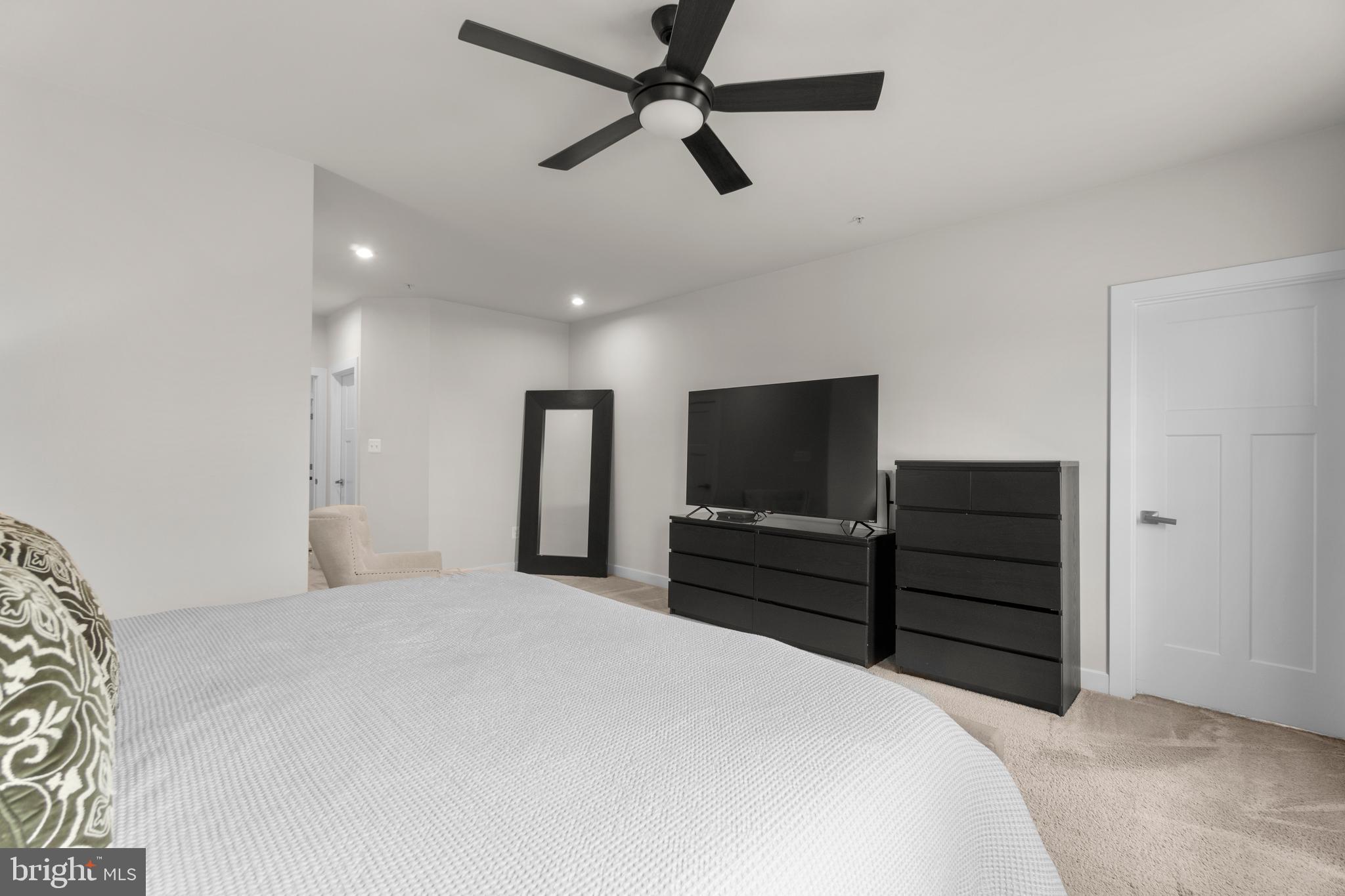 OAKDALE VILLAGE - Residential