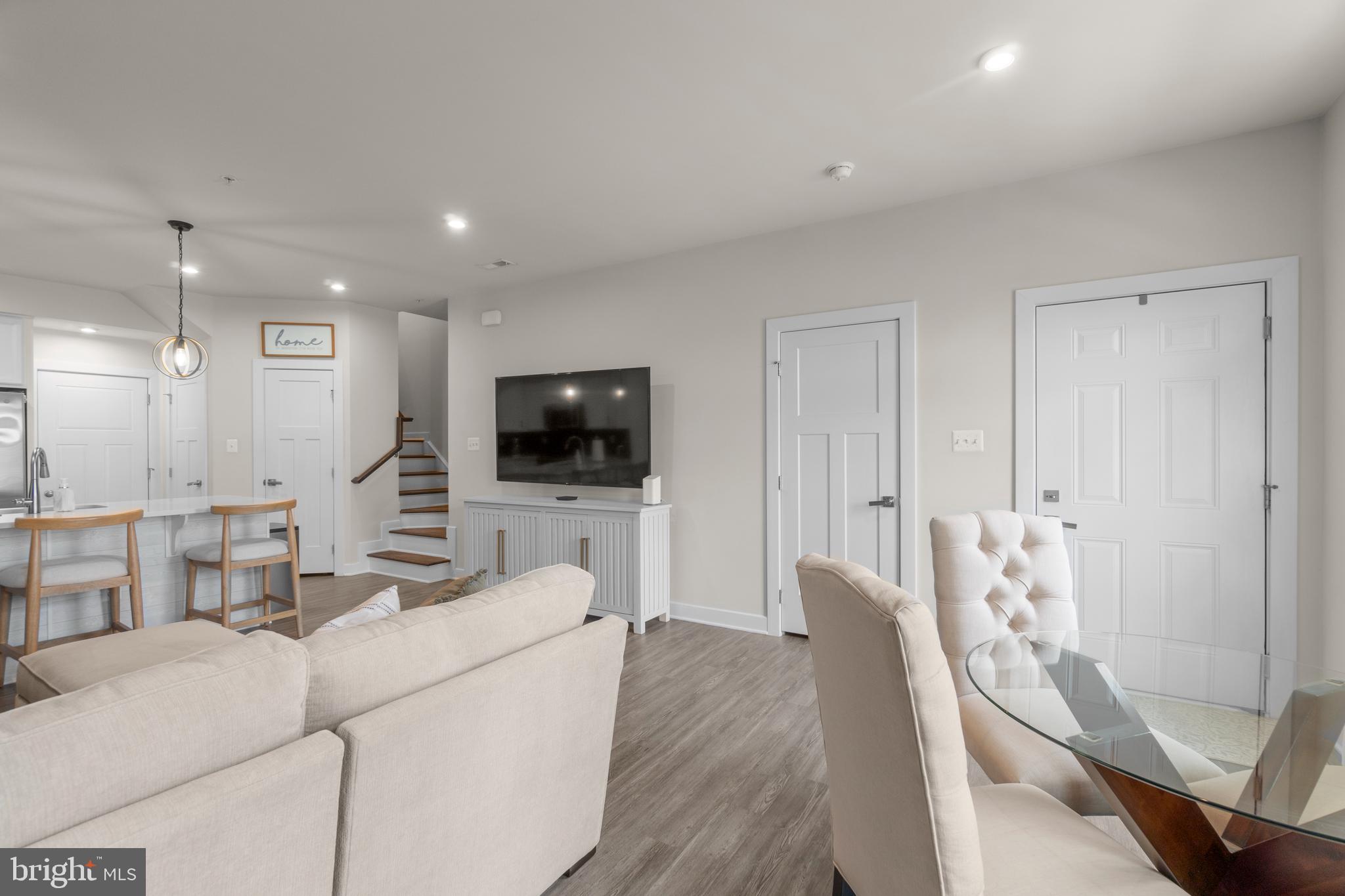 OAKDALE VILLAGE - Residential