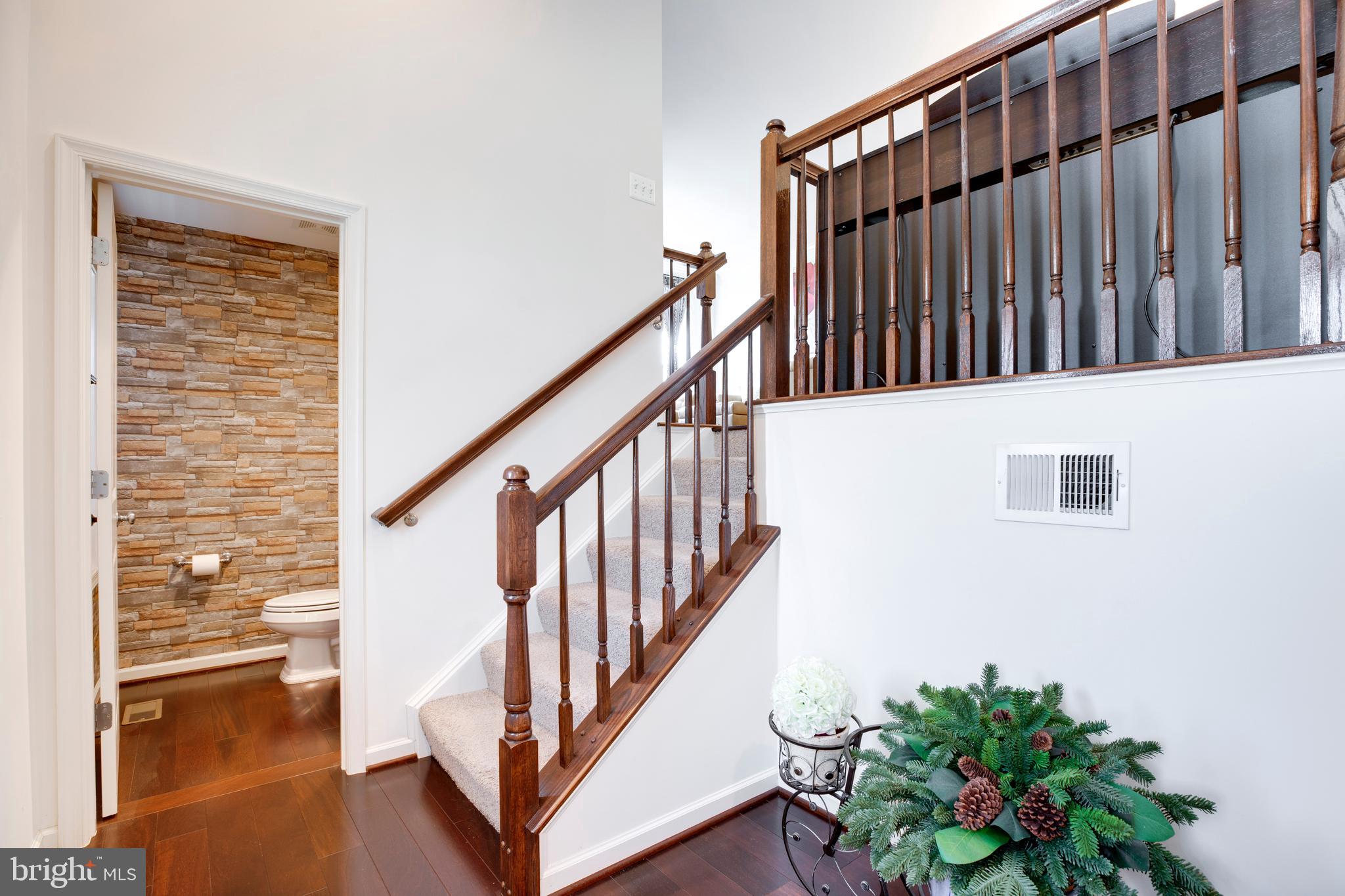 STRATSHIRE CROSSING - Residential