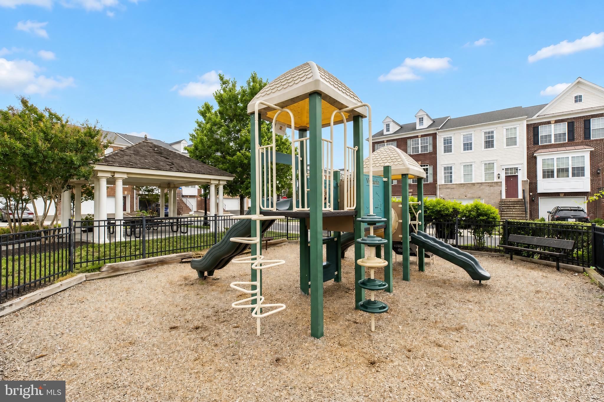 STRATSHIRE CROSSING - Residential