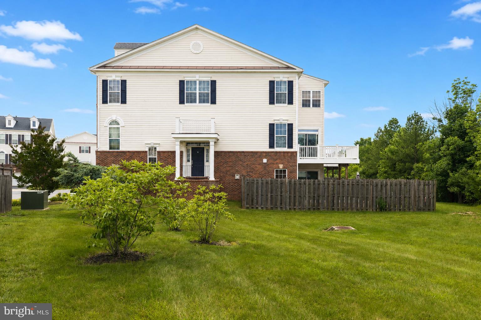 STRATSHIRE CROSSING - Residential