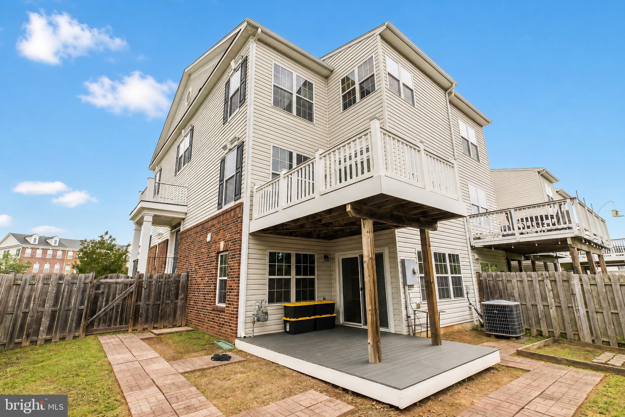 STRATSHIRE CROSSING - Residential