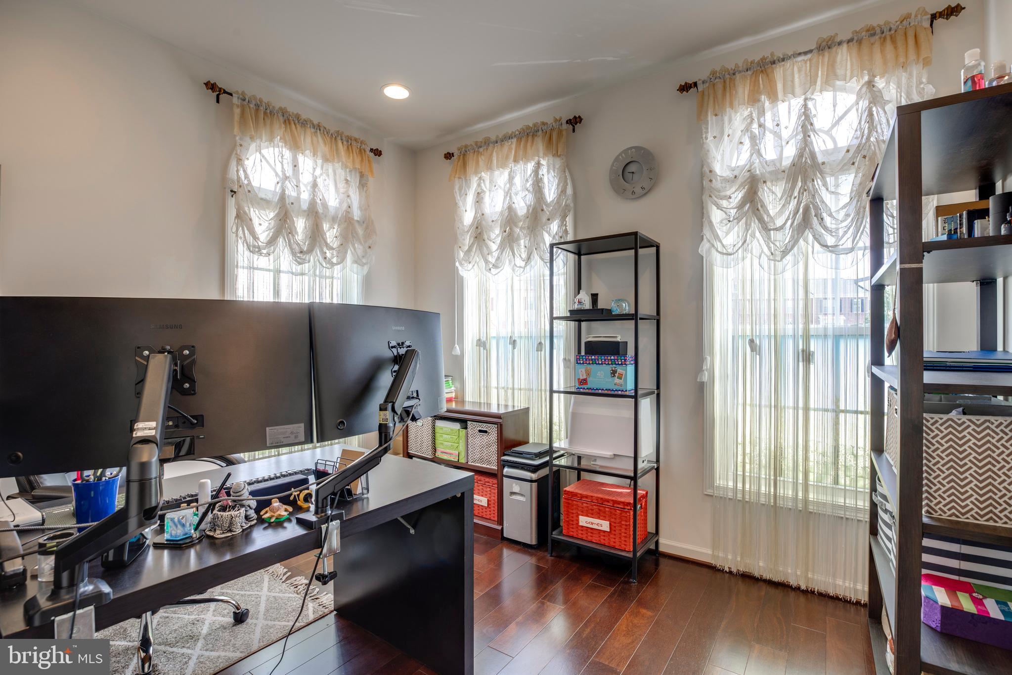 STRATSHIRE CROSSING - Residential