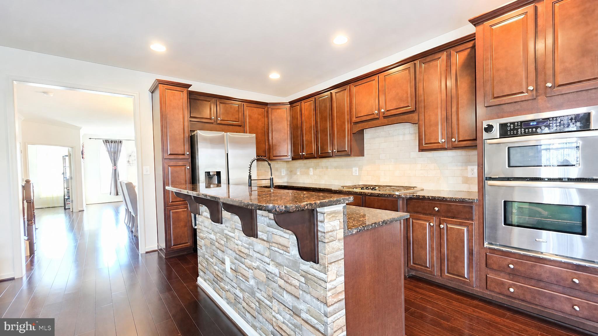 STRATSHIRE CROSSING - Residential
