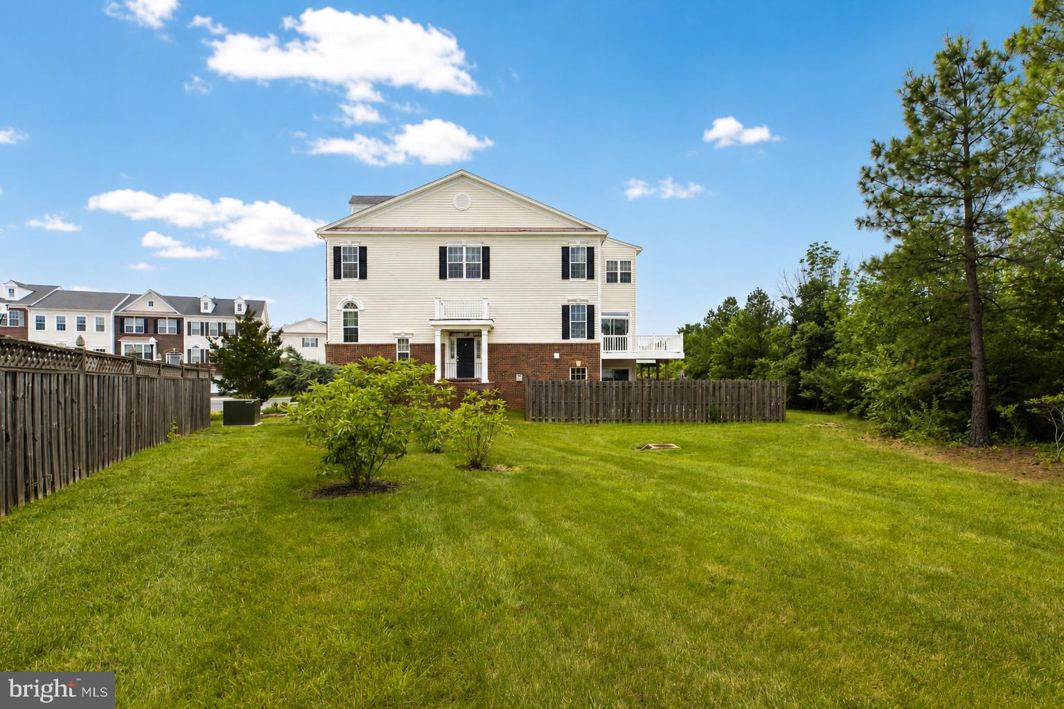 STRATSHIRE CROSSING - Residential