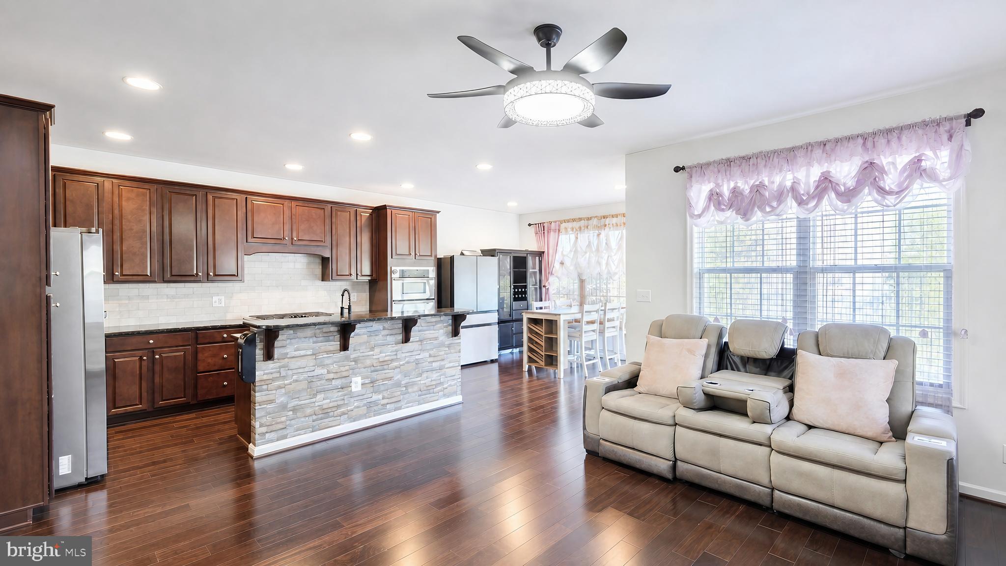 STRATSHIRE CROSSING - Residential