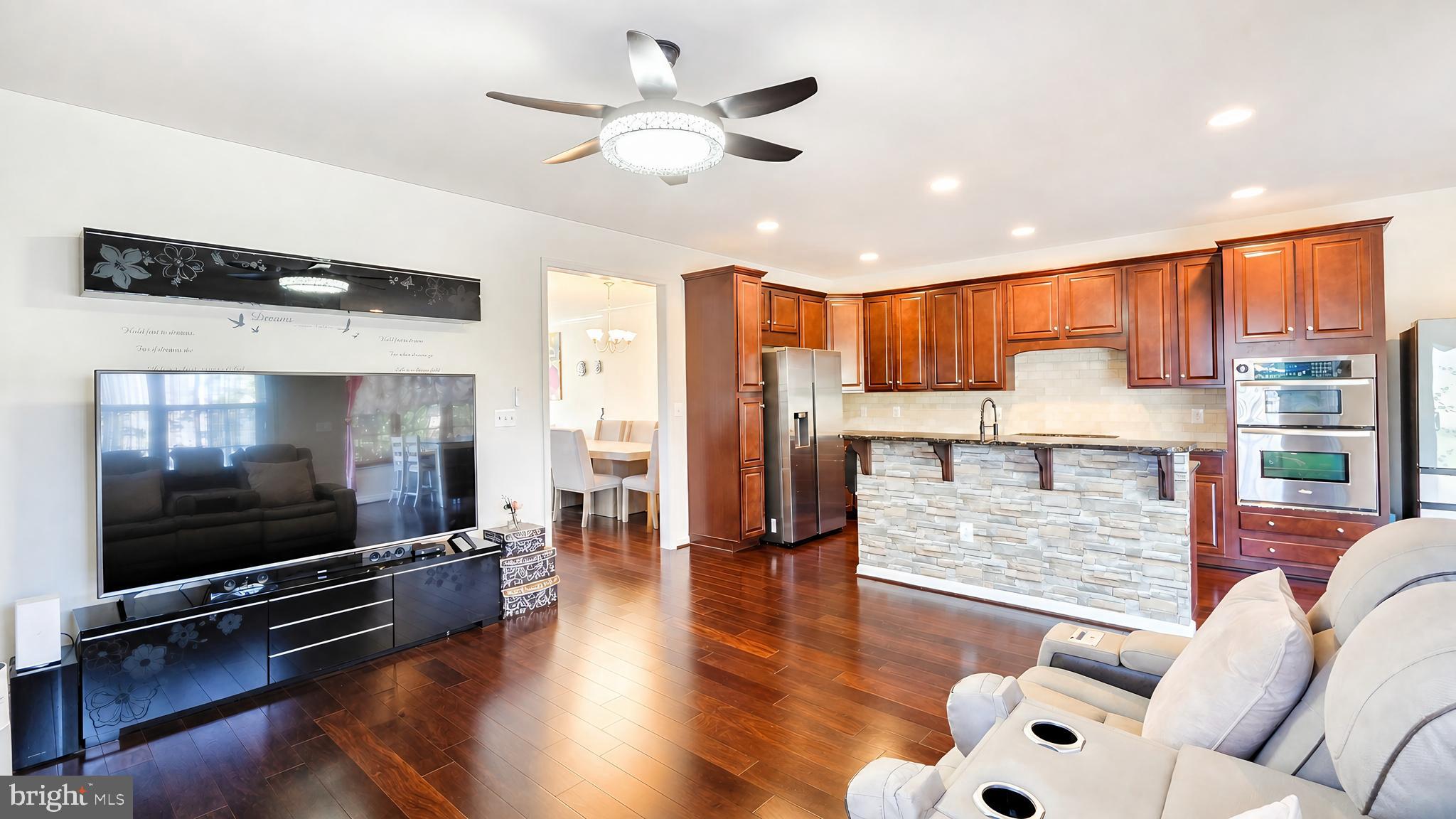 STRATSHIRE CROSSING - Residential