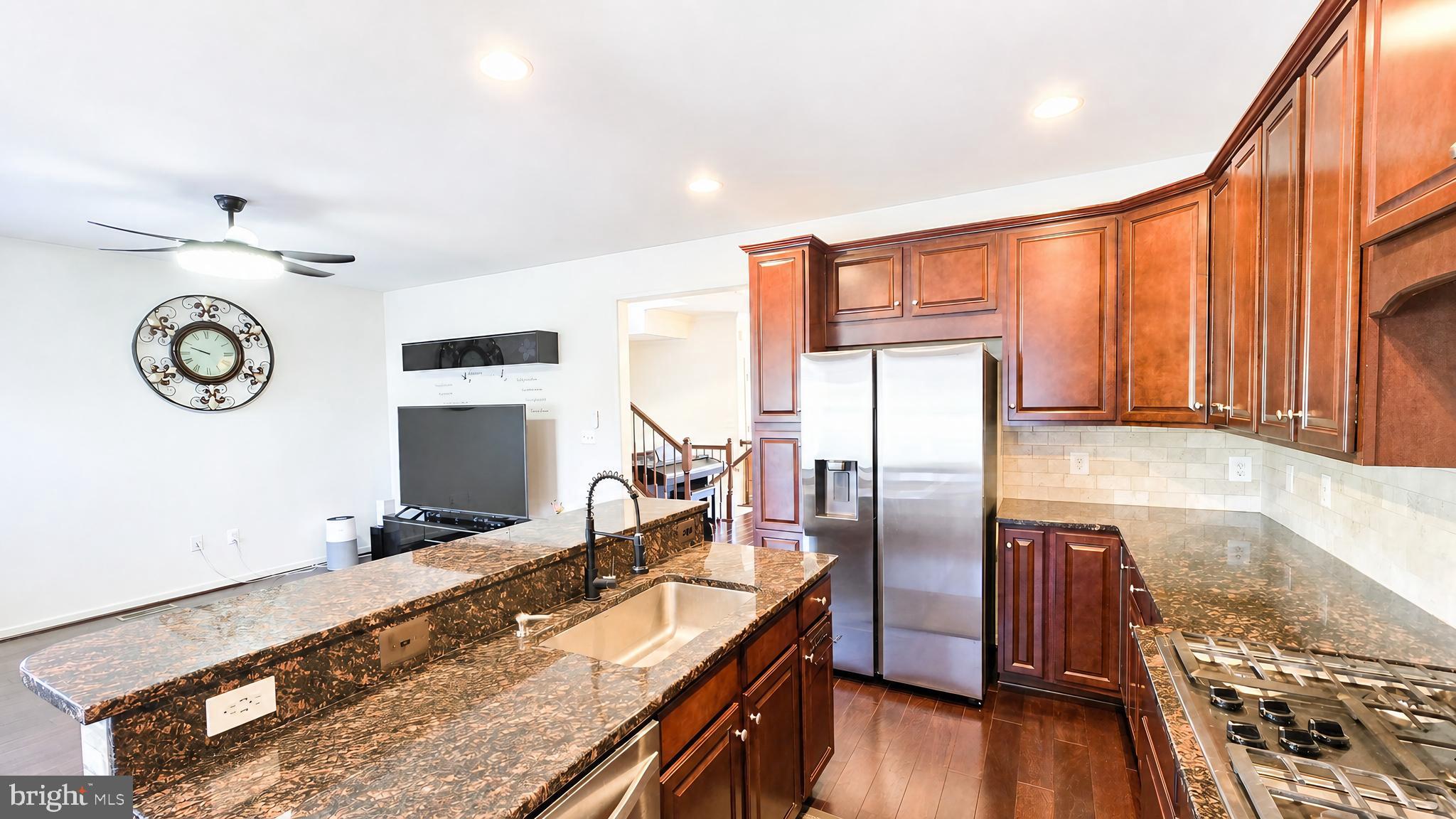 STRATSHIRE CROSSING - Residential