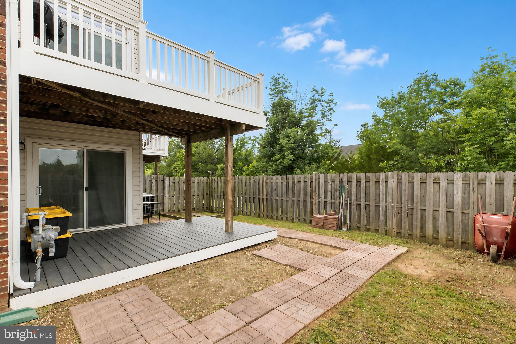 STRATSHIRE CROSSING - Residential