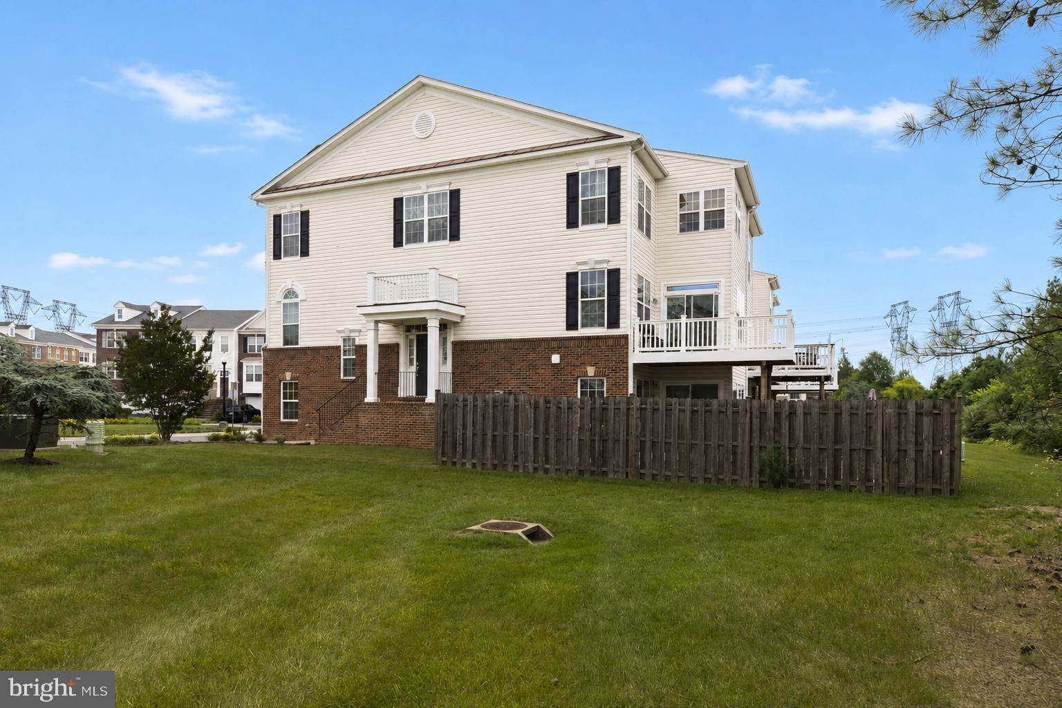 STRATSHIRE CROSSING - Residential