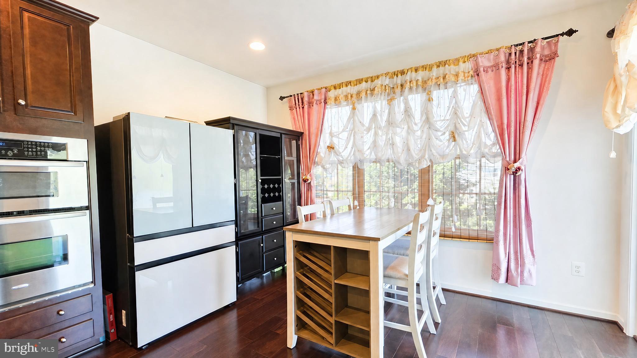 STRATSHIRE CROSSING - Residential