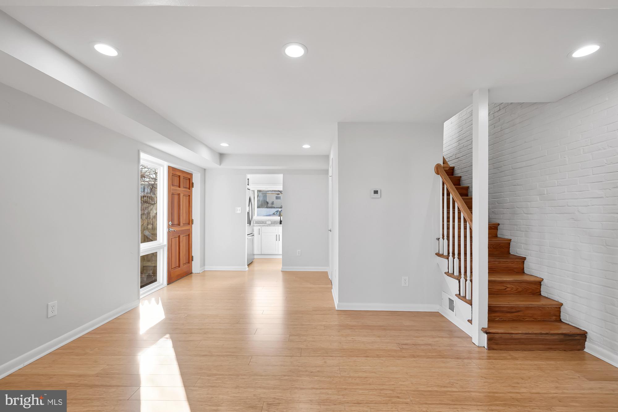 COLUMBIA FOREST - Residential Lease