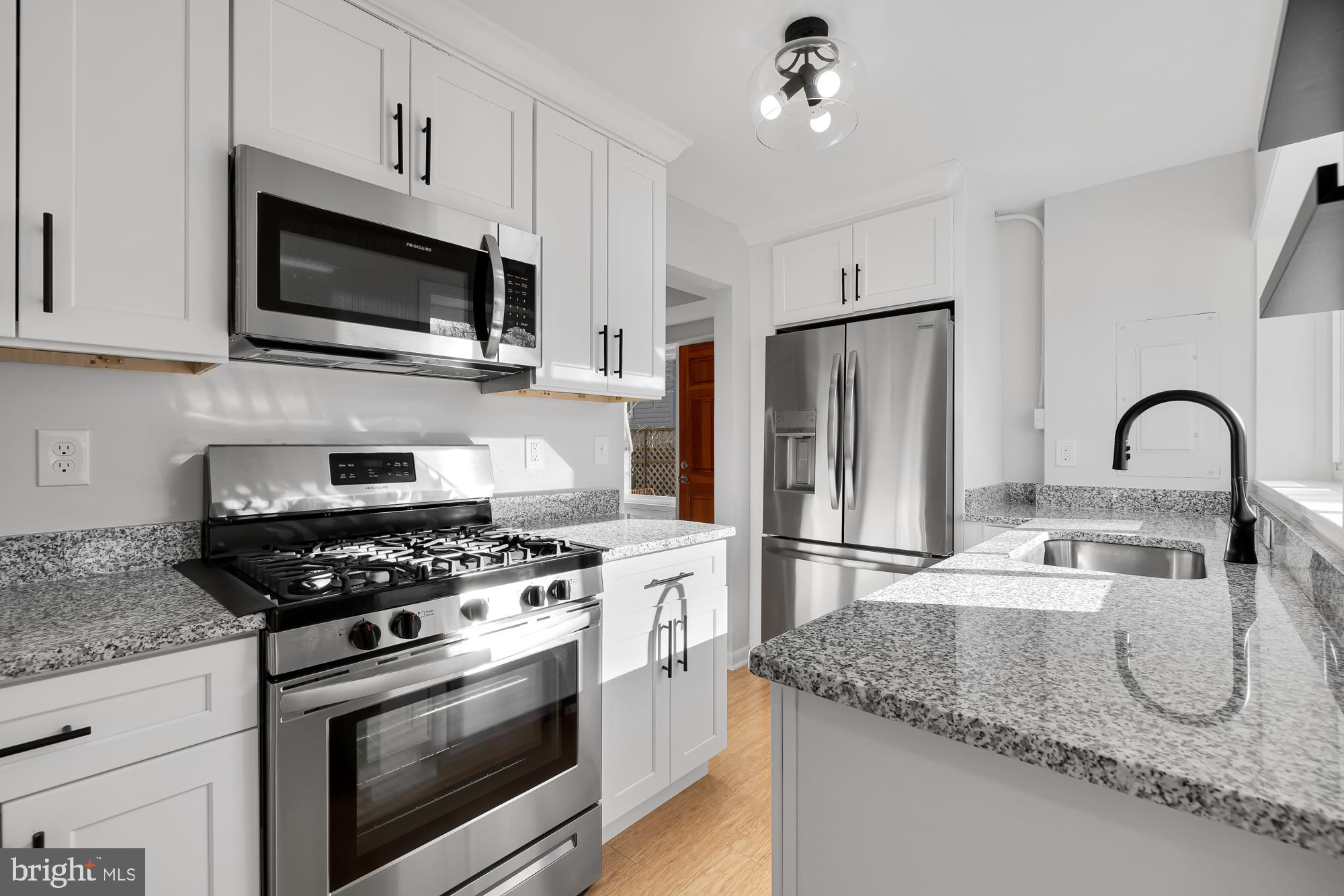 COLUMBIA FOREST - Residential Lease