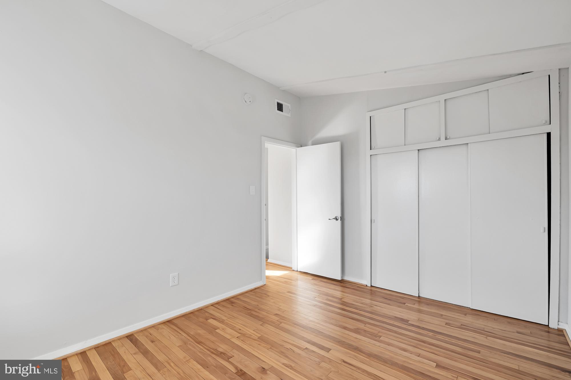 COLUMBIA FOREST - Residential Lease