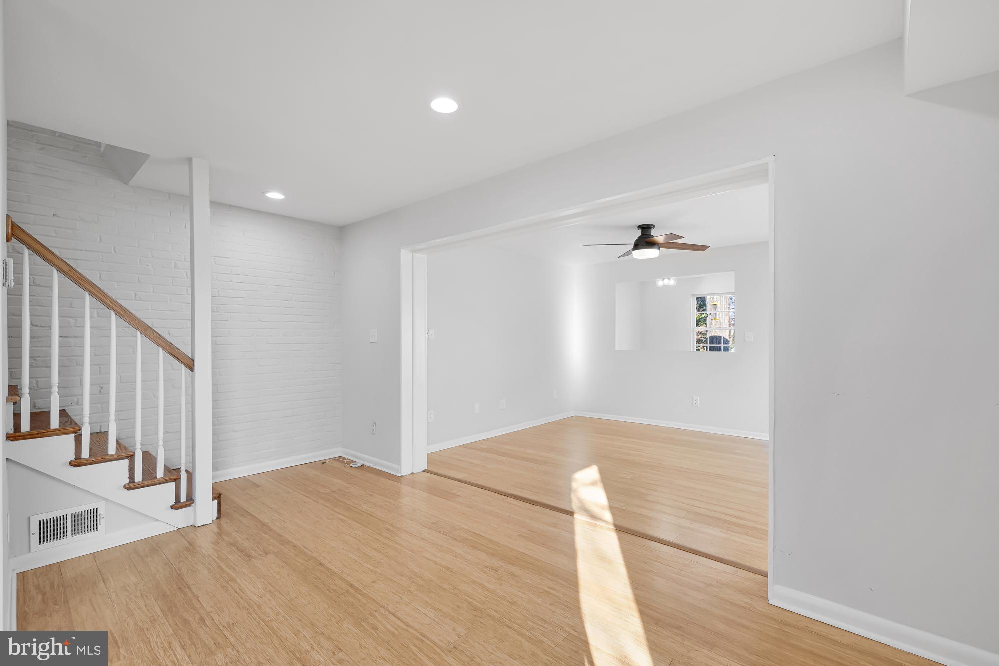 COLUMBIA FOREST - Residential Lease