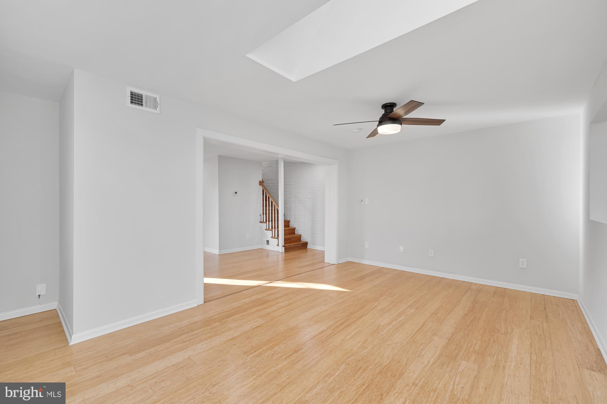 COLUMBIA FOREST - Residential Lease