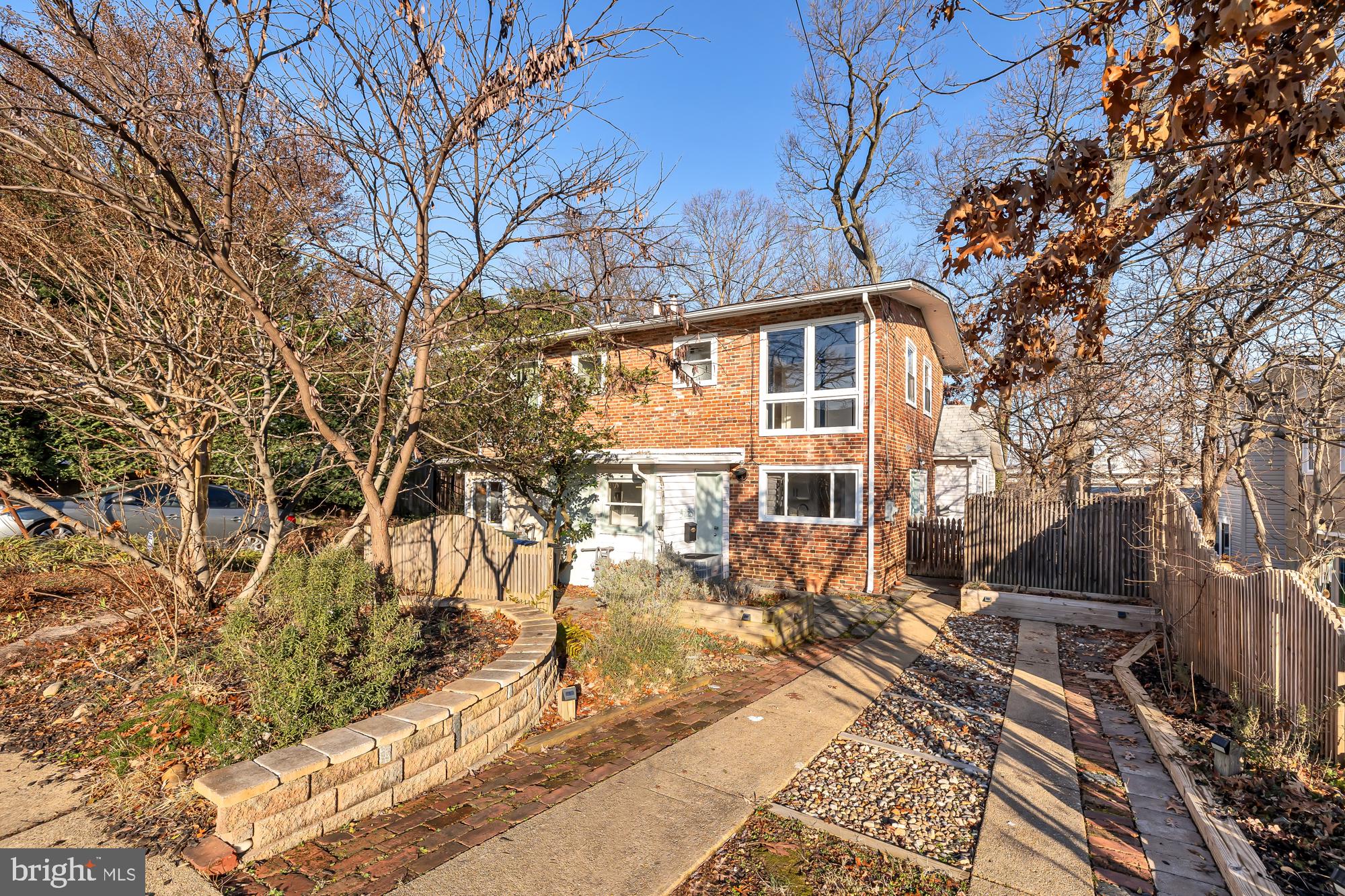 COLUMBIA FOREST - Residential Lease