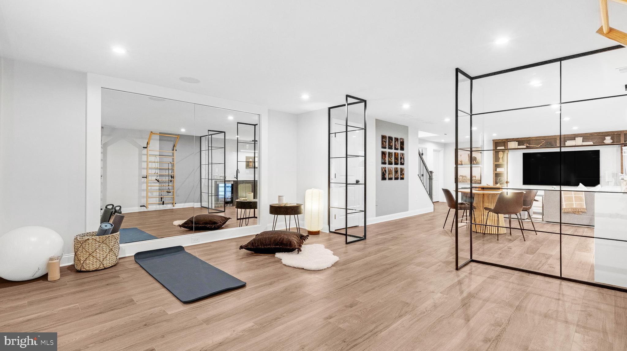 STRAWBERRY HILLS - Residential
