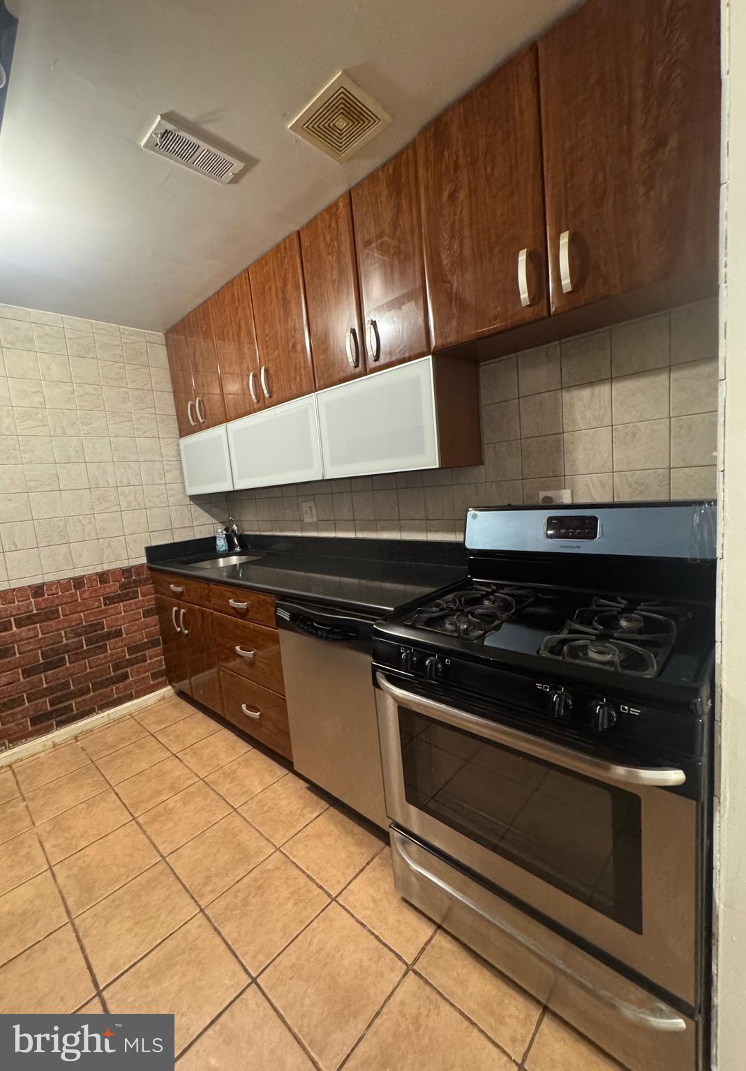 CHARLESTOWNE VILLAGE - Residential