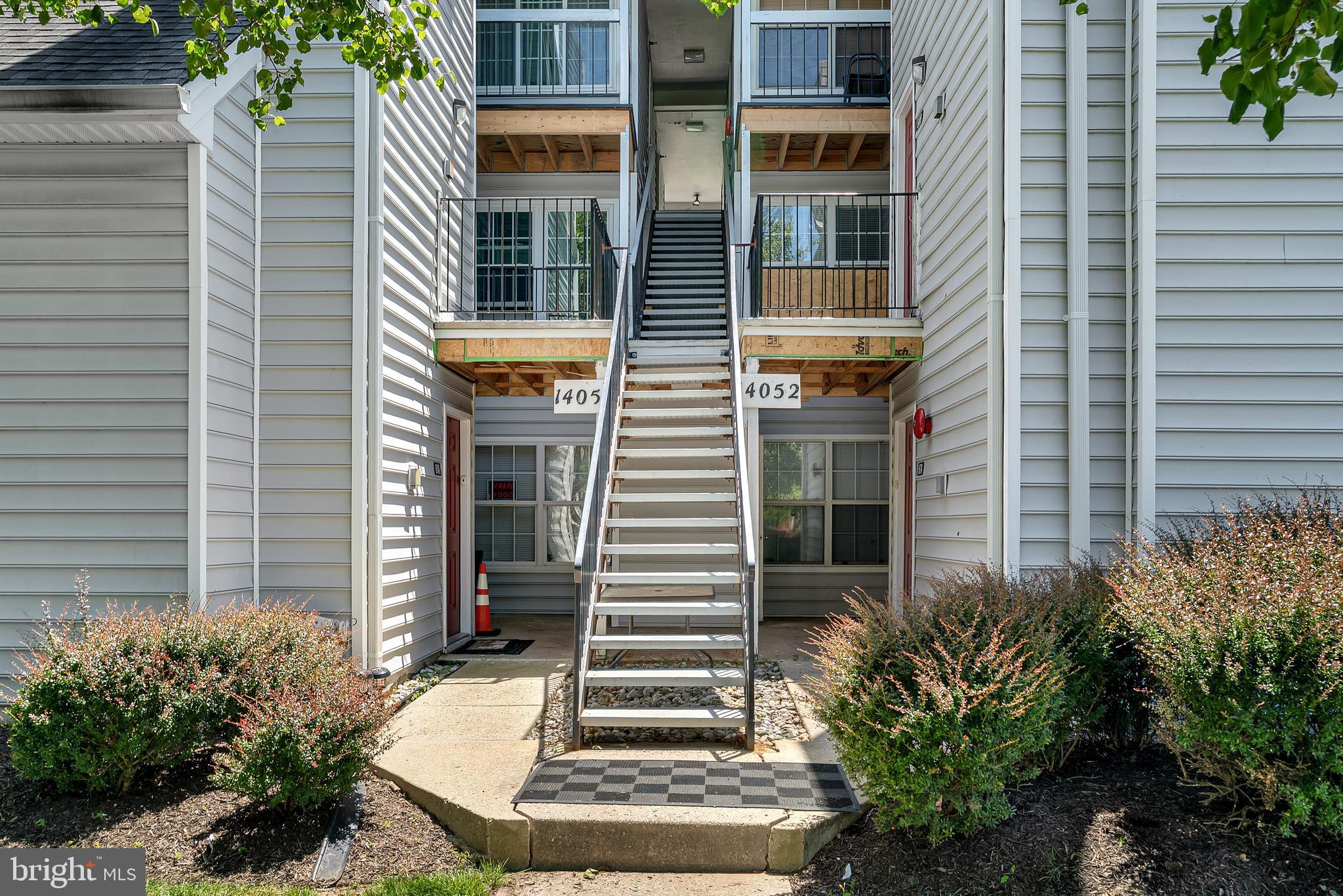 VISTAS AT LAUREL LAKES - Residential