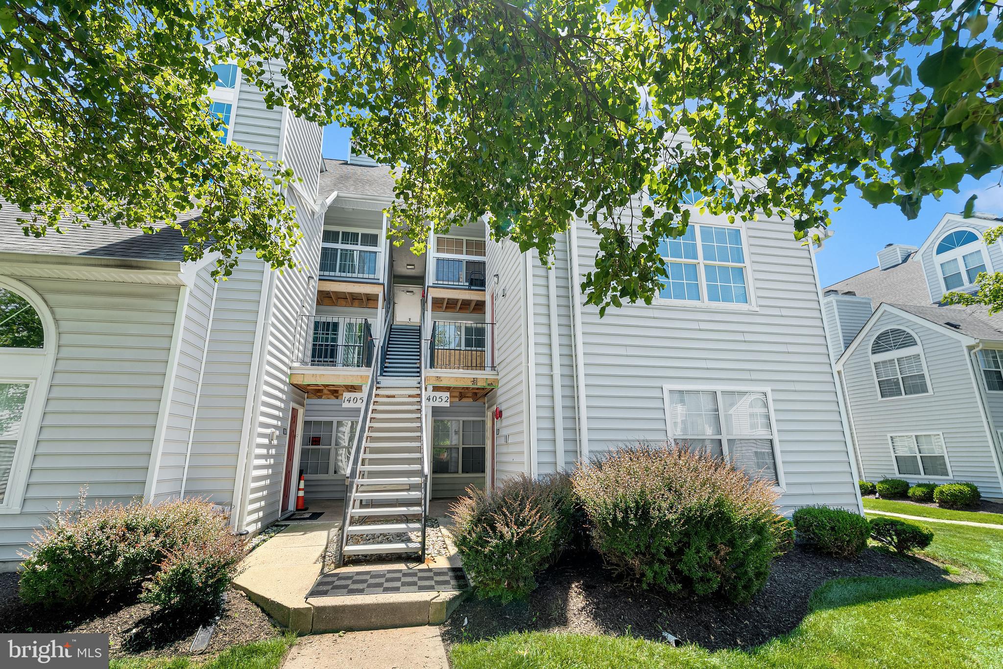 VISTAS AT LAUREL LAKES - Residential