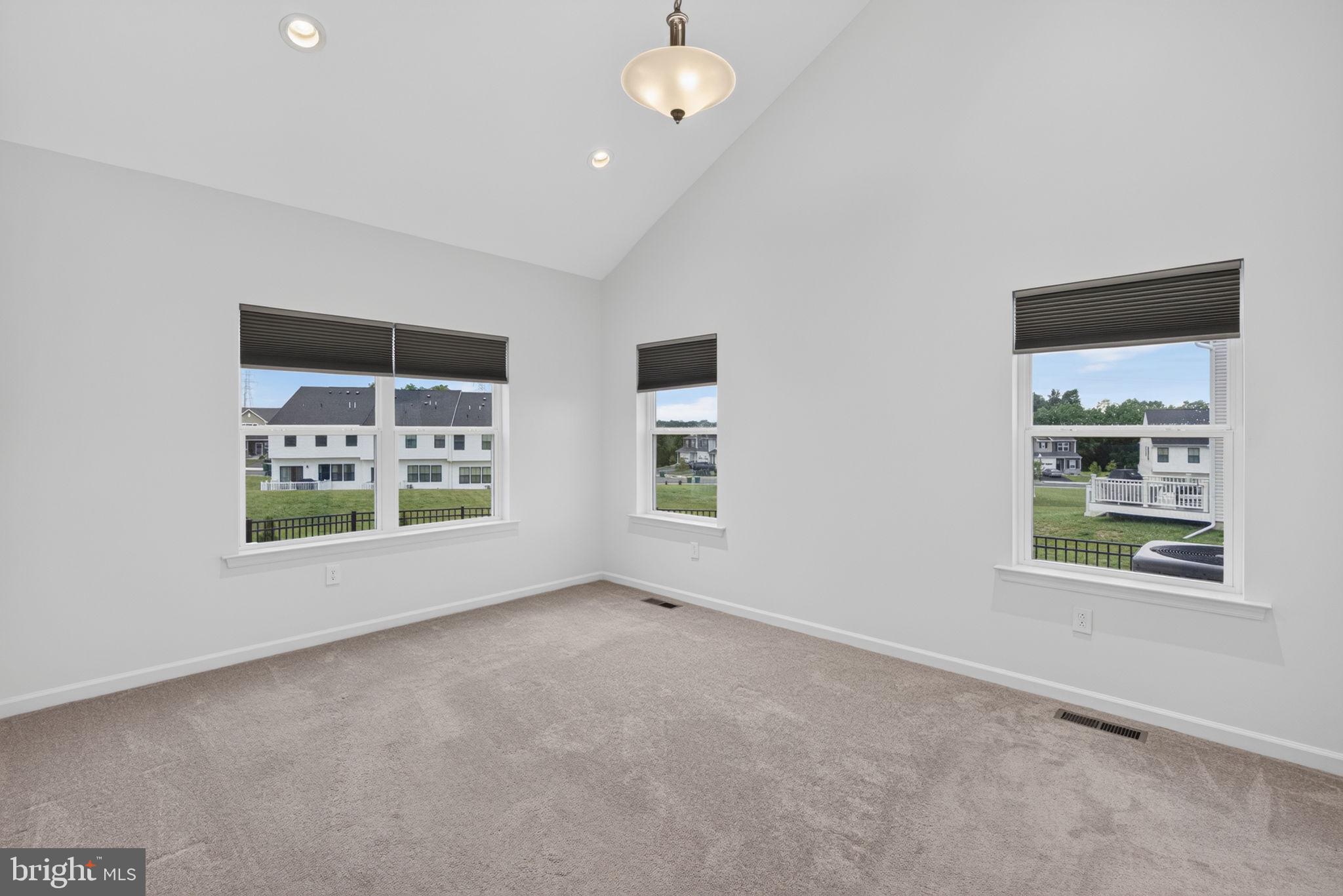 WOLF'S RUN - Residential