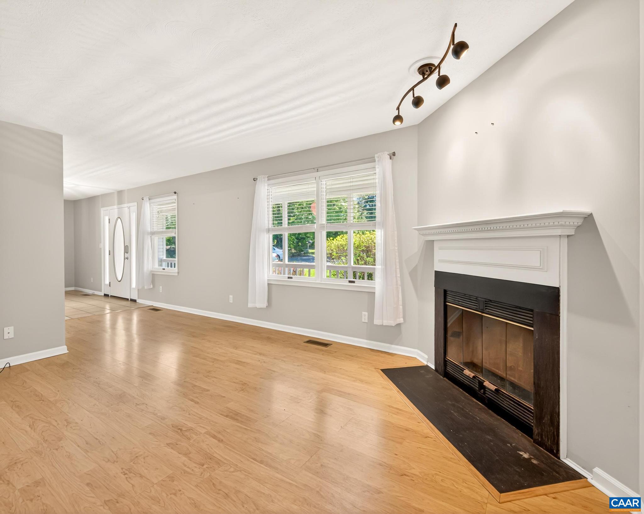 DEER LAKE ESTATES - Residential