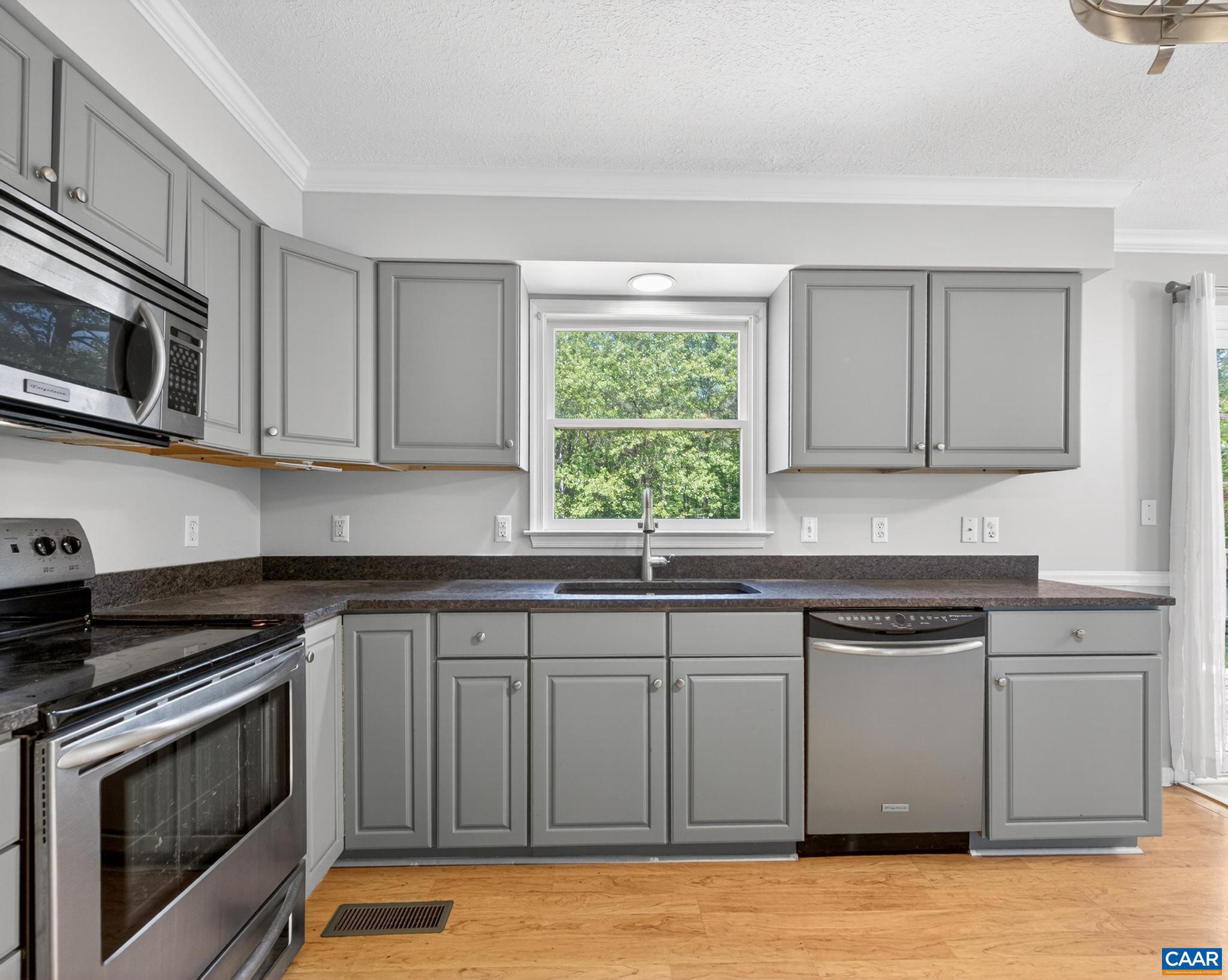 DEER LAKE ESTATES - Residential