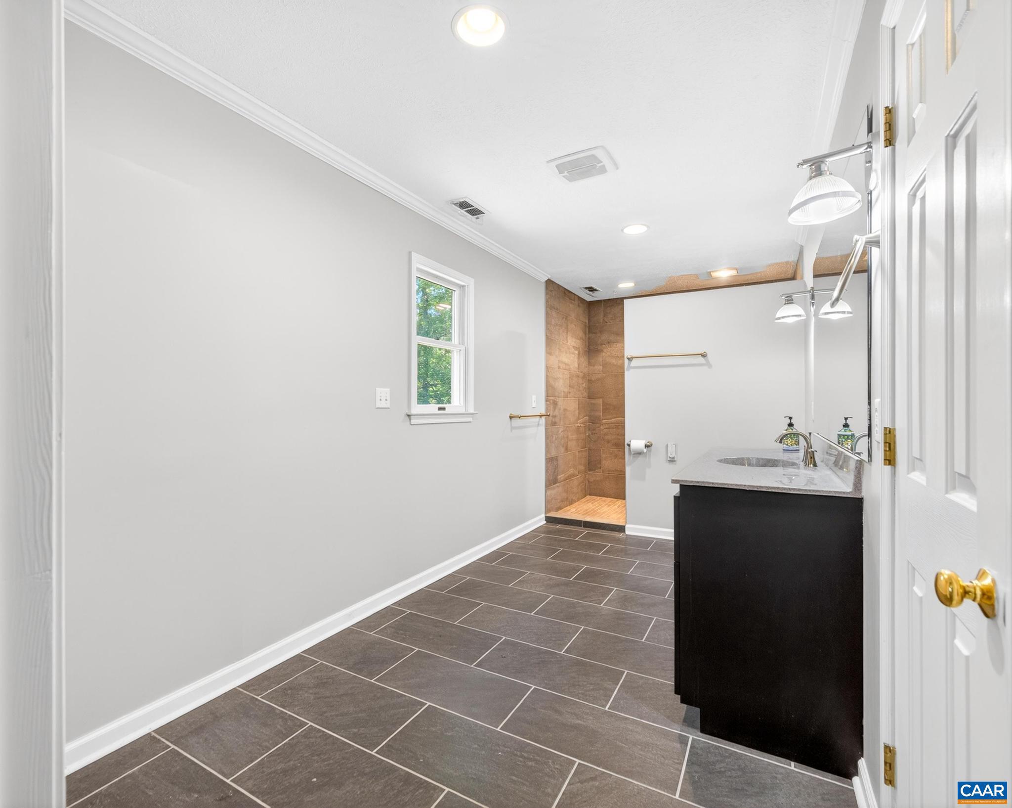 DEER LAKE ESTATES - Residential