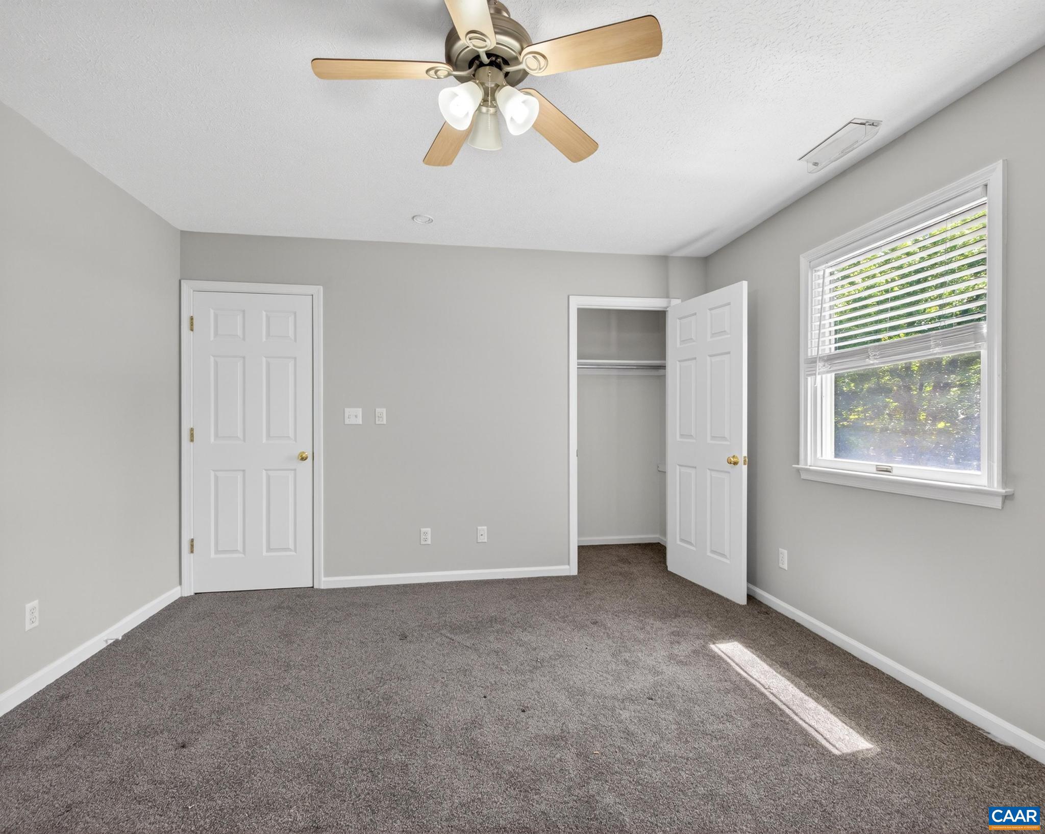 DEER LAKE ESTATES - Residential