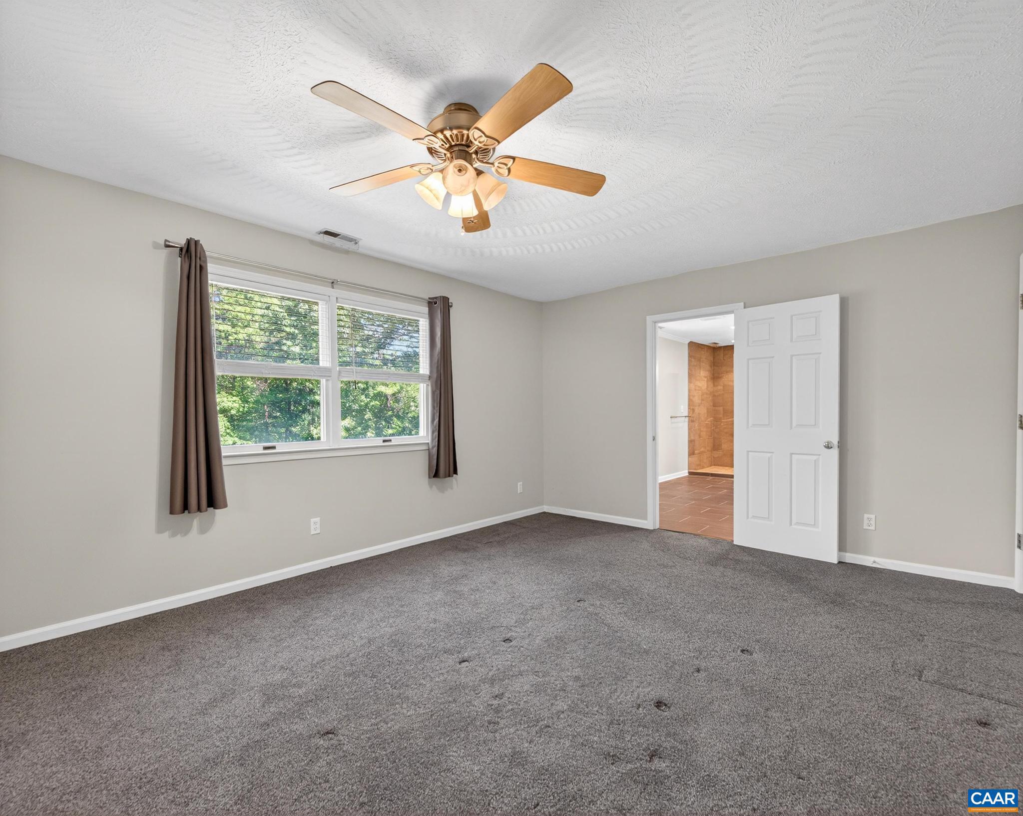 DEER LAKE ESTATES - Residential