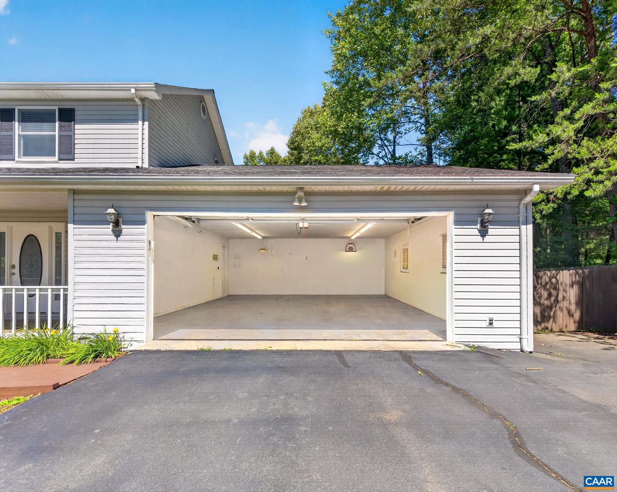 DEER LAKE ESTATES - Residential