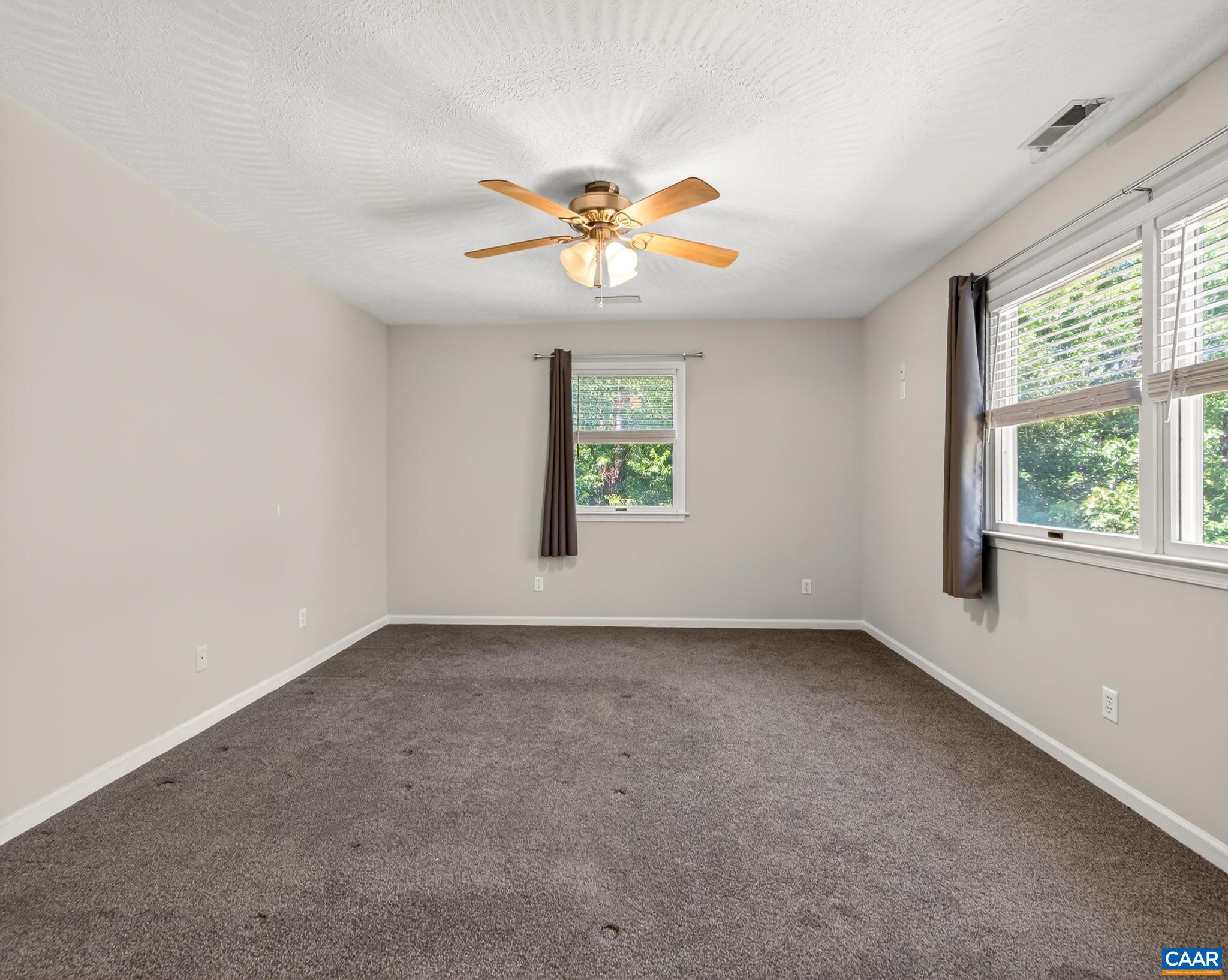 DEER LAKE ESTATES - Residential