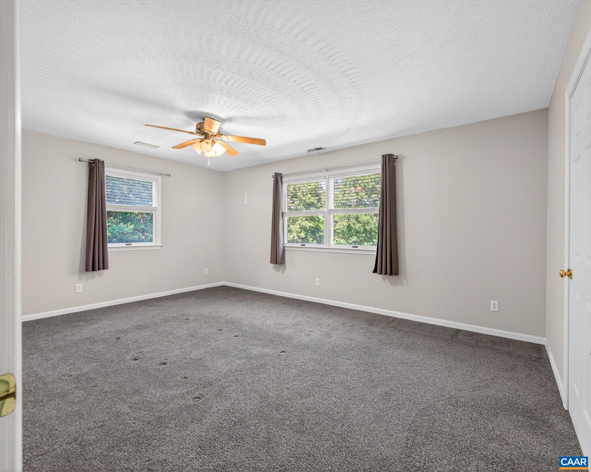 DEER LAKE ESTATES - Residential