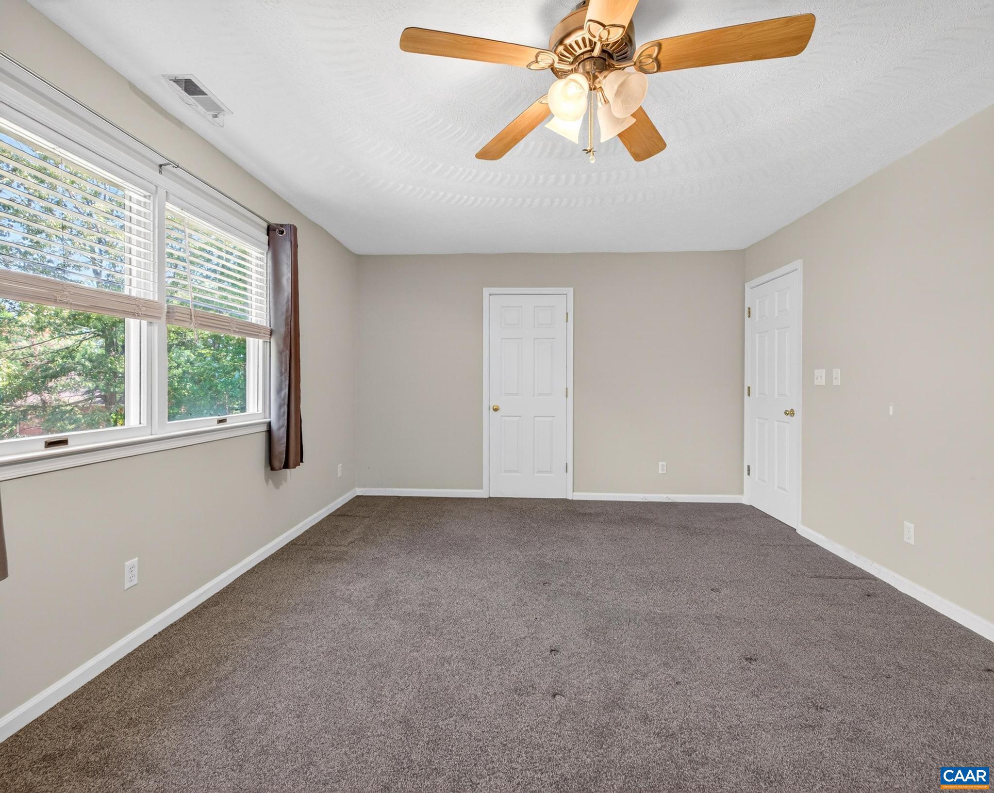DEER LAKE ESTATES - Residential