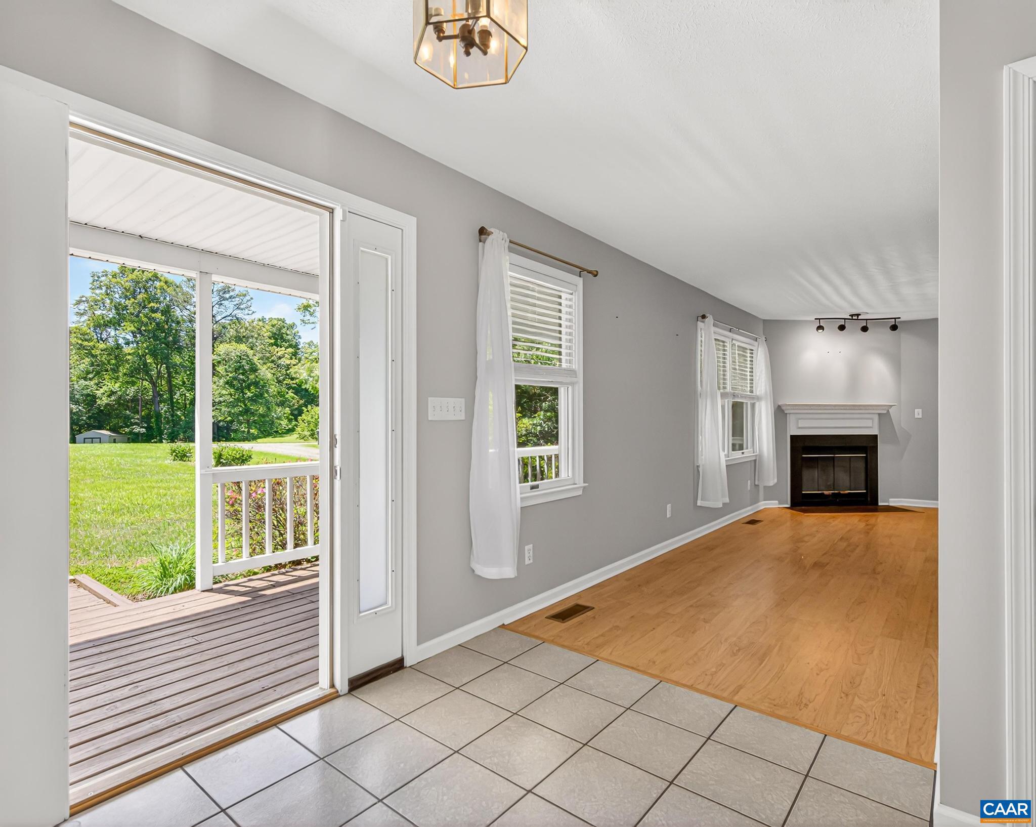 DEER LAKE ESTATES - Residential