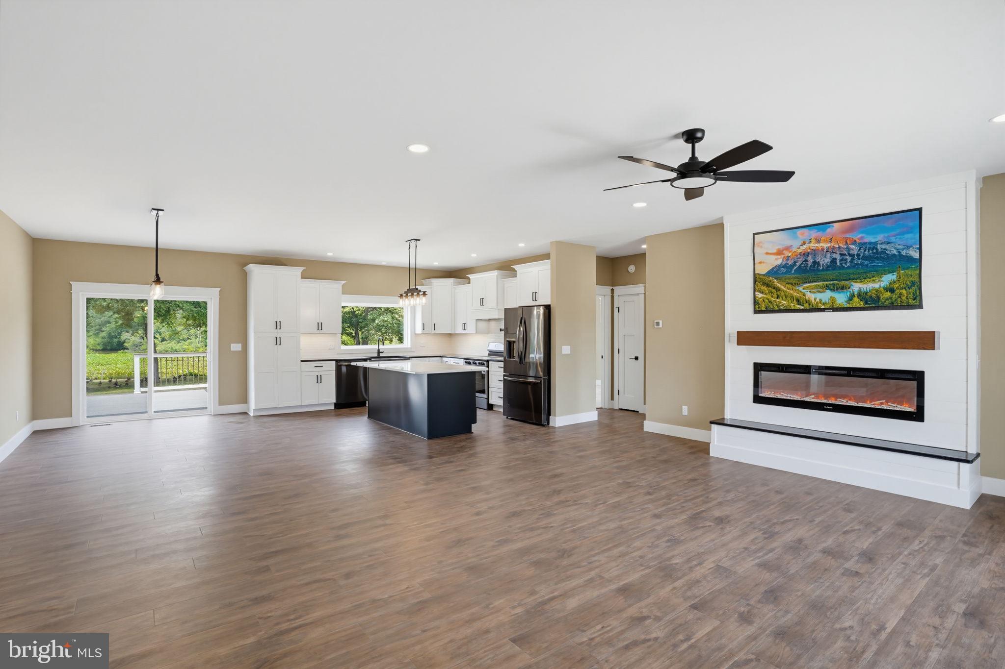 MALLARD POINT - Residential