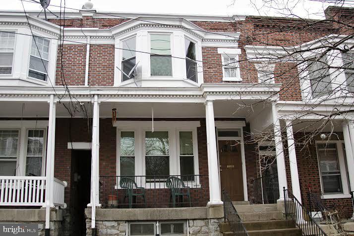 Well cared for townhouse.  Recently updated with gas heat.  Off street parking.  Appliances included.  Master bedroom w/ deck.  Low maintenance courtyard.  Bay windows and window seats in dining area. Close to F&M College!