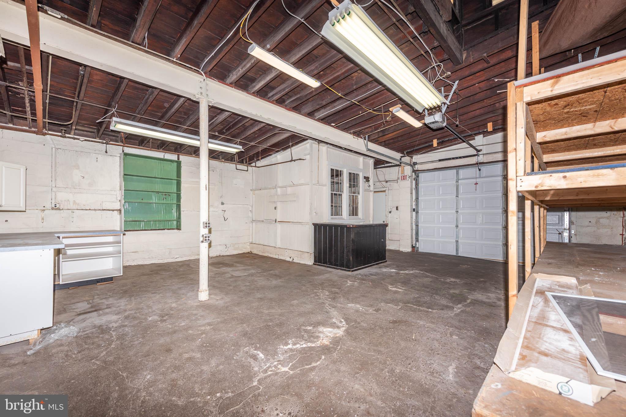 HIGHLANDTOWN - Commercial Lease