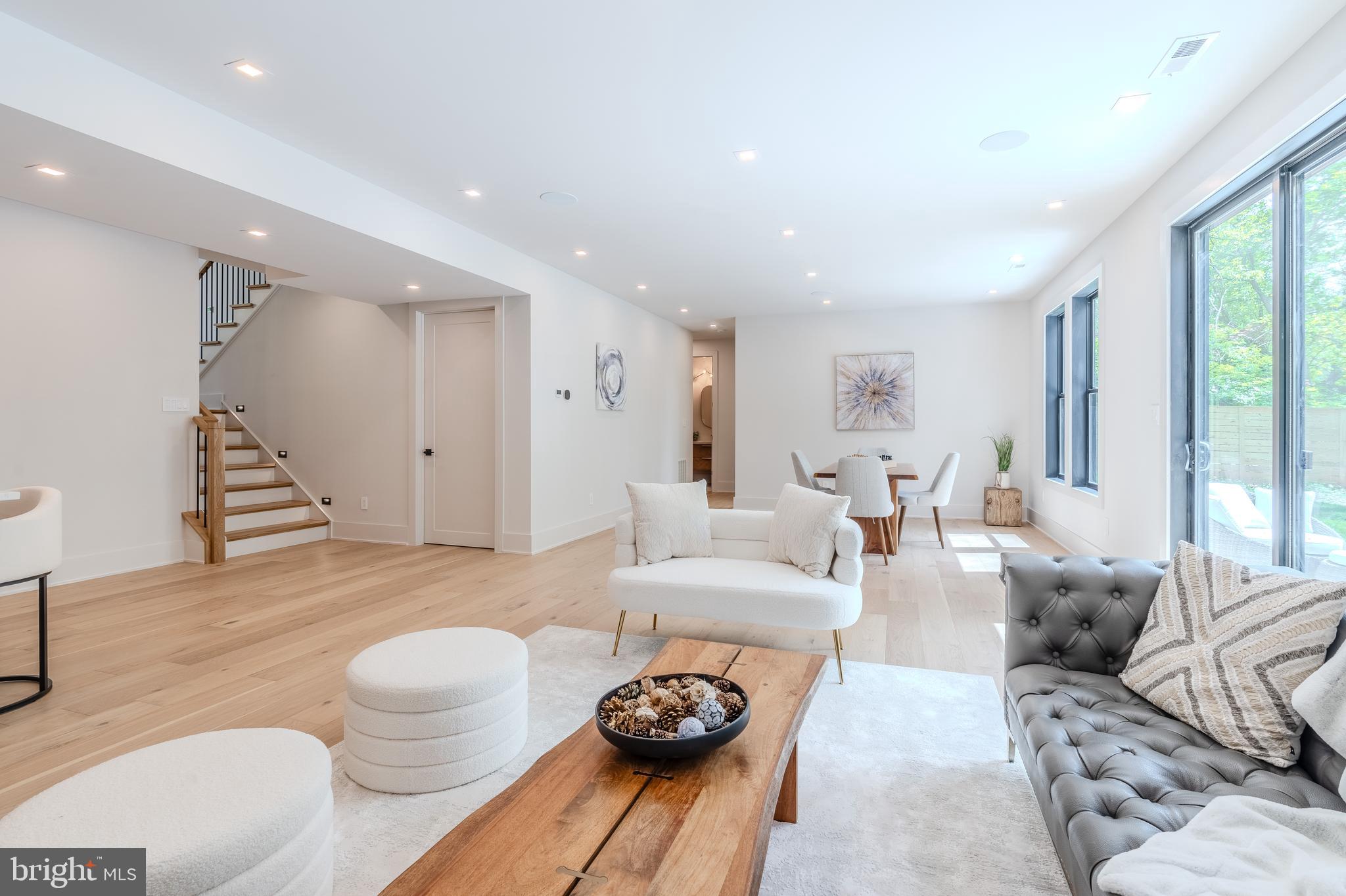 RAYMONDALE - Residential