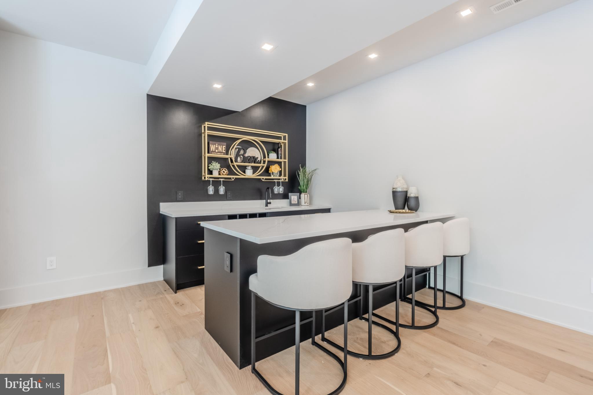 RAYMONDALE - Residential
