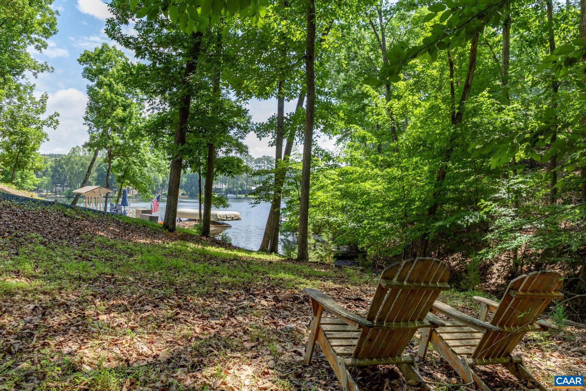 LAKE MONTICELLO - Land