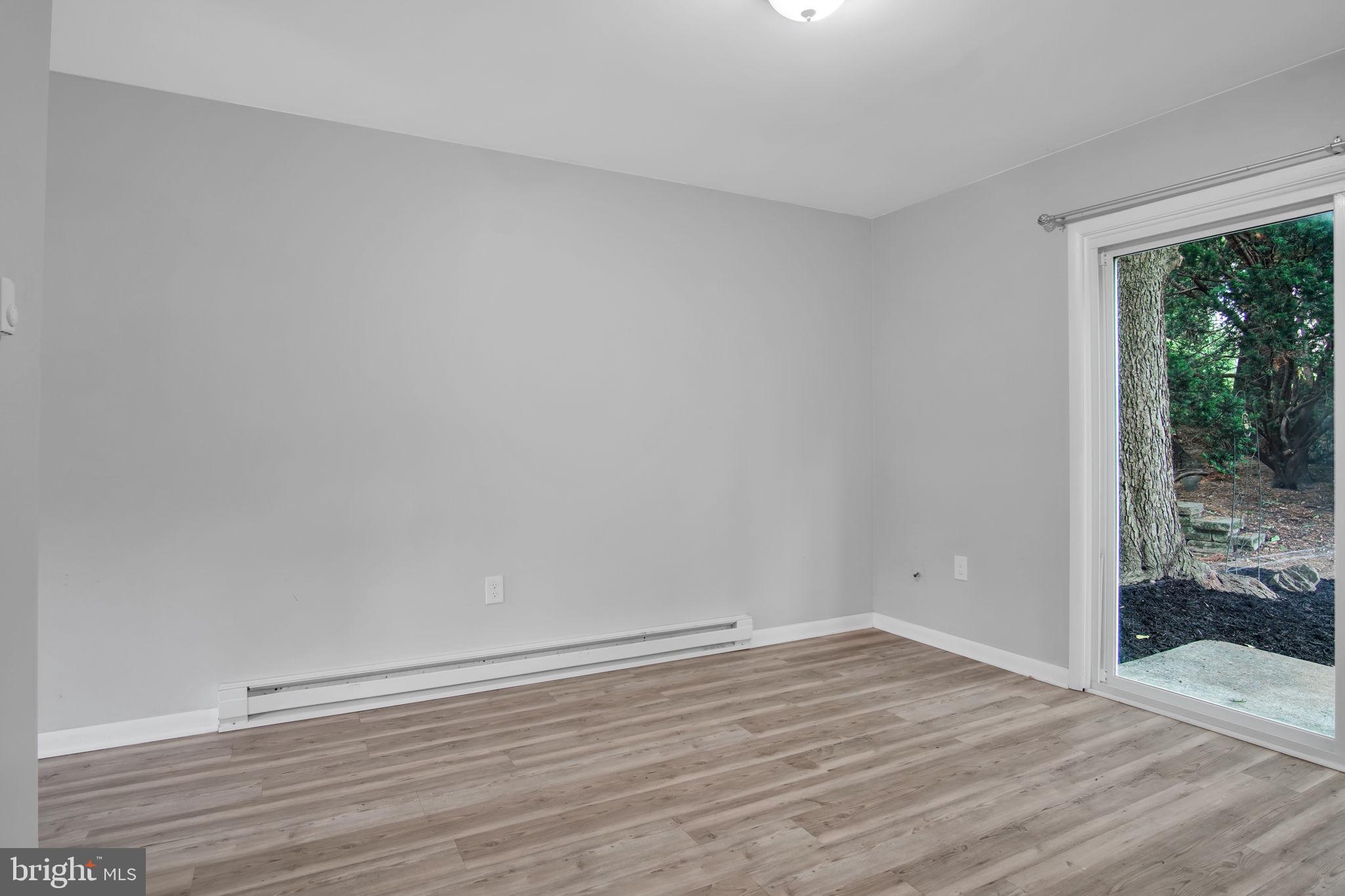QUEENS COURT - Residential
