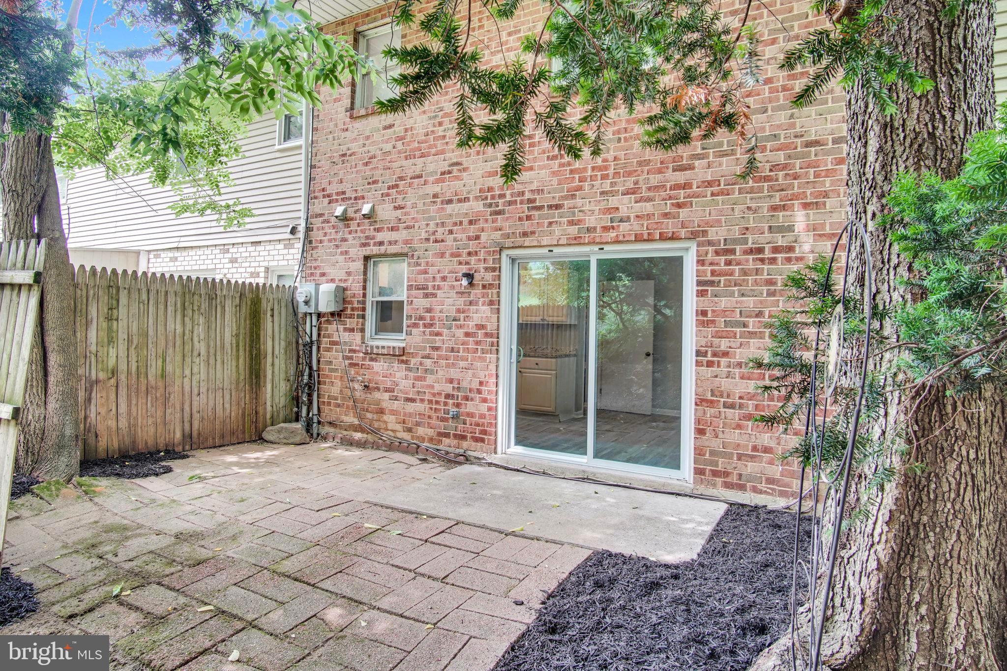 QUEENS COURT - Residential
